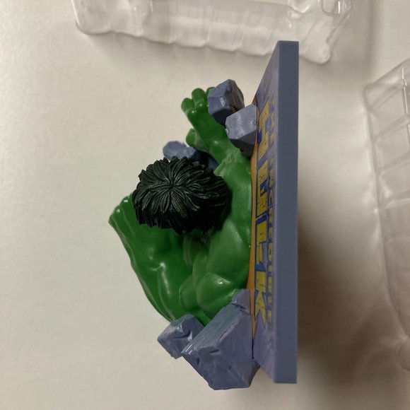 NIB Pair of Marvel Avengers 3D Loot Crate Comic Standees Hulk & Captain America - Picture 8 of 15